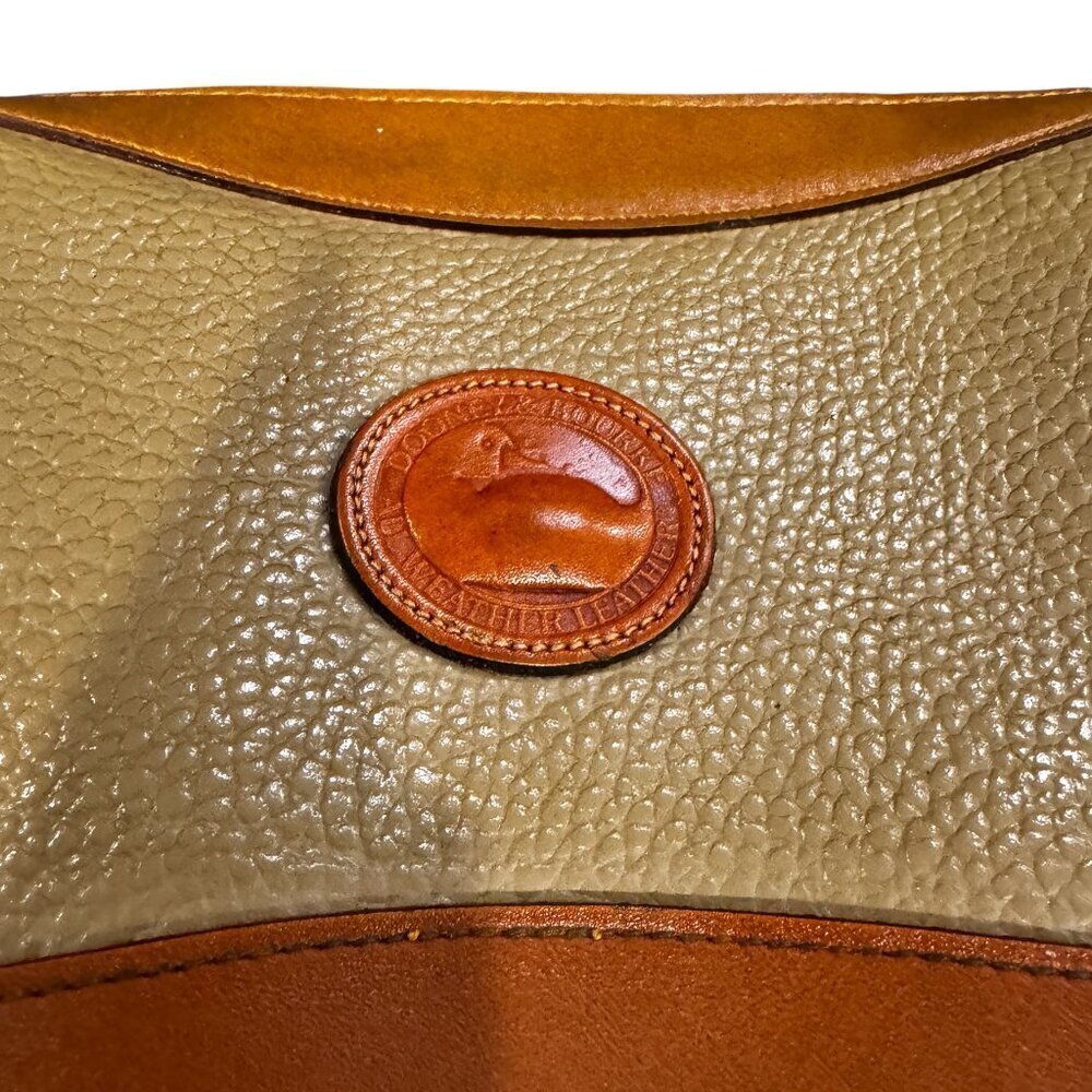 Vintage DOONEY & BOURKE Pebbled Taupe Leather Crossbody Bag - Made in USA - Picture 3 of 6